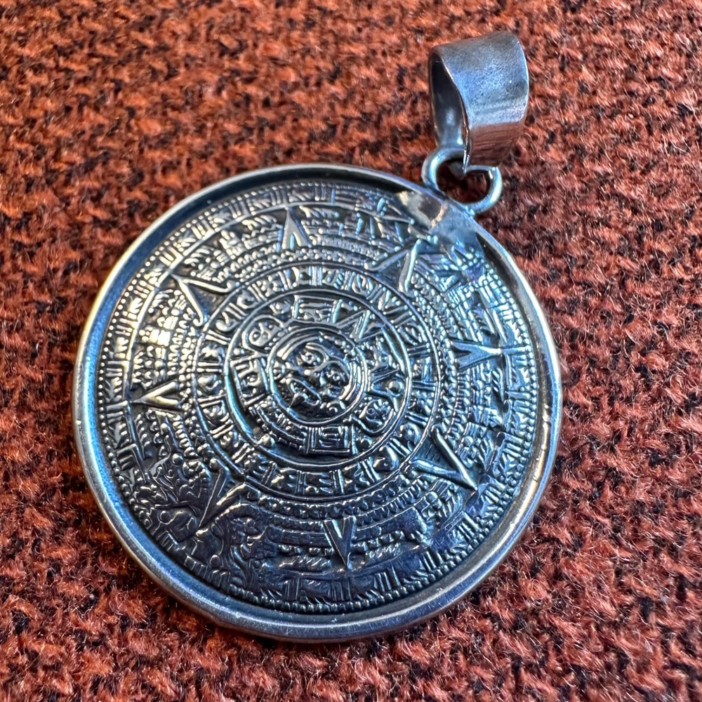 🌿925 Silver Mayan Calander Pendant with Intricate Design